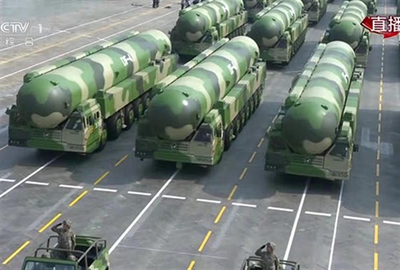 上?；垓v分享閱兵圖片